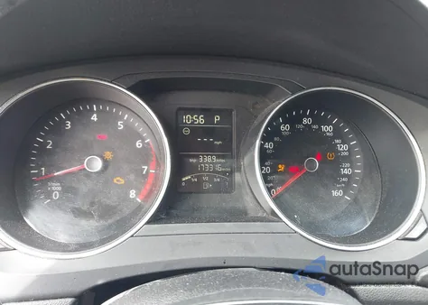 2015 Volkswagen Jetta 1.8T Se z USA, uszkodzony, nr VIN 3VWD17AJ3FM256912